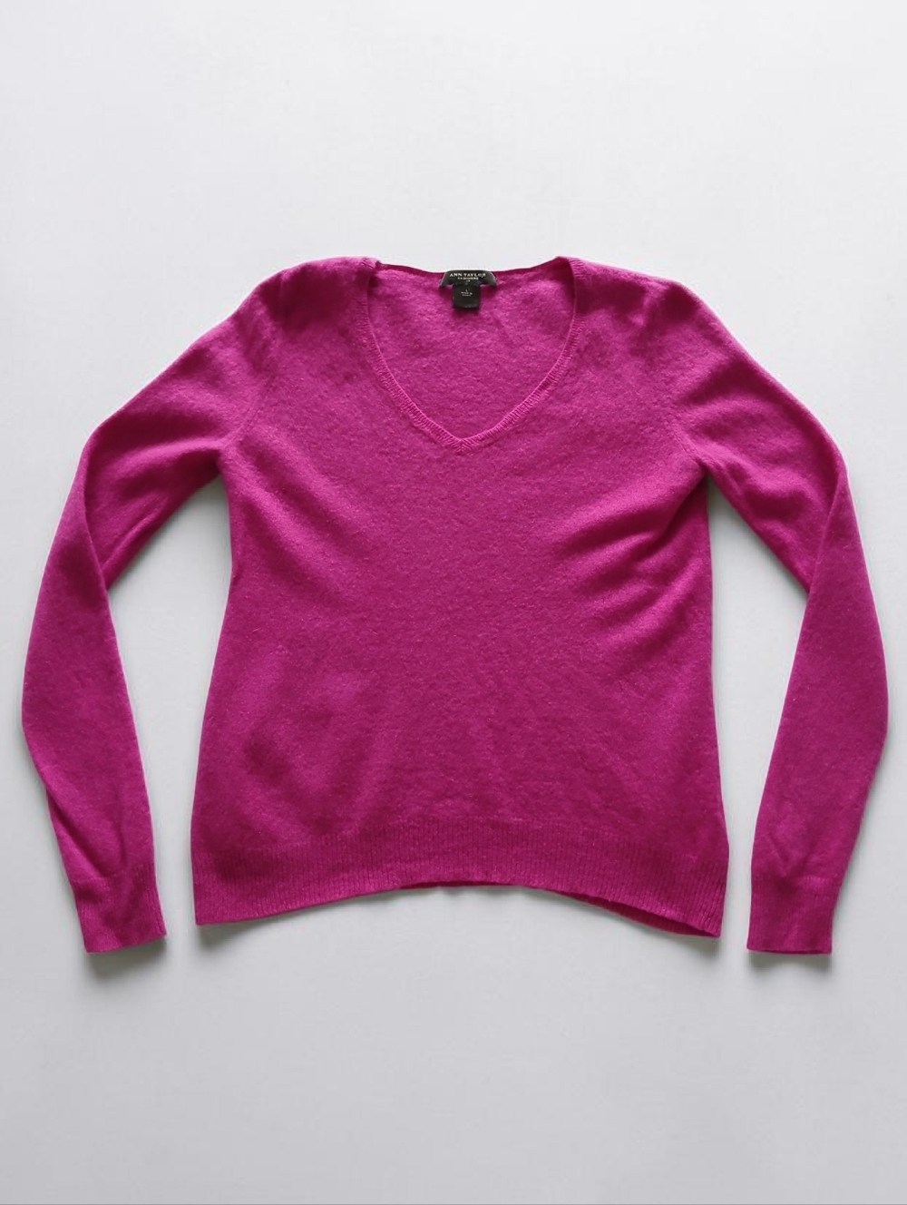 Ann Taylor 100% Cashmere V-Neck Sweater in Bright Magenta